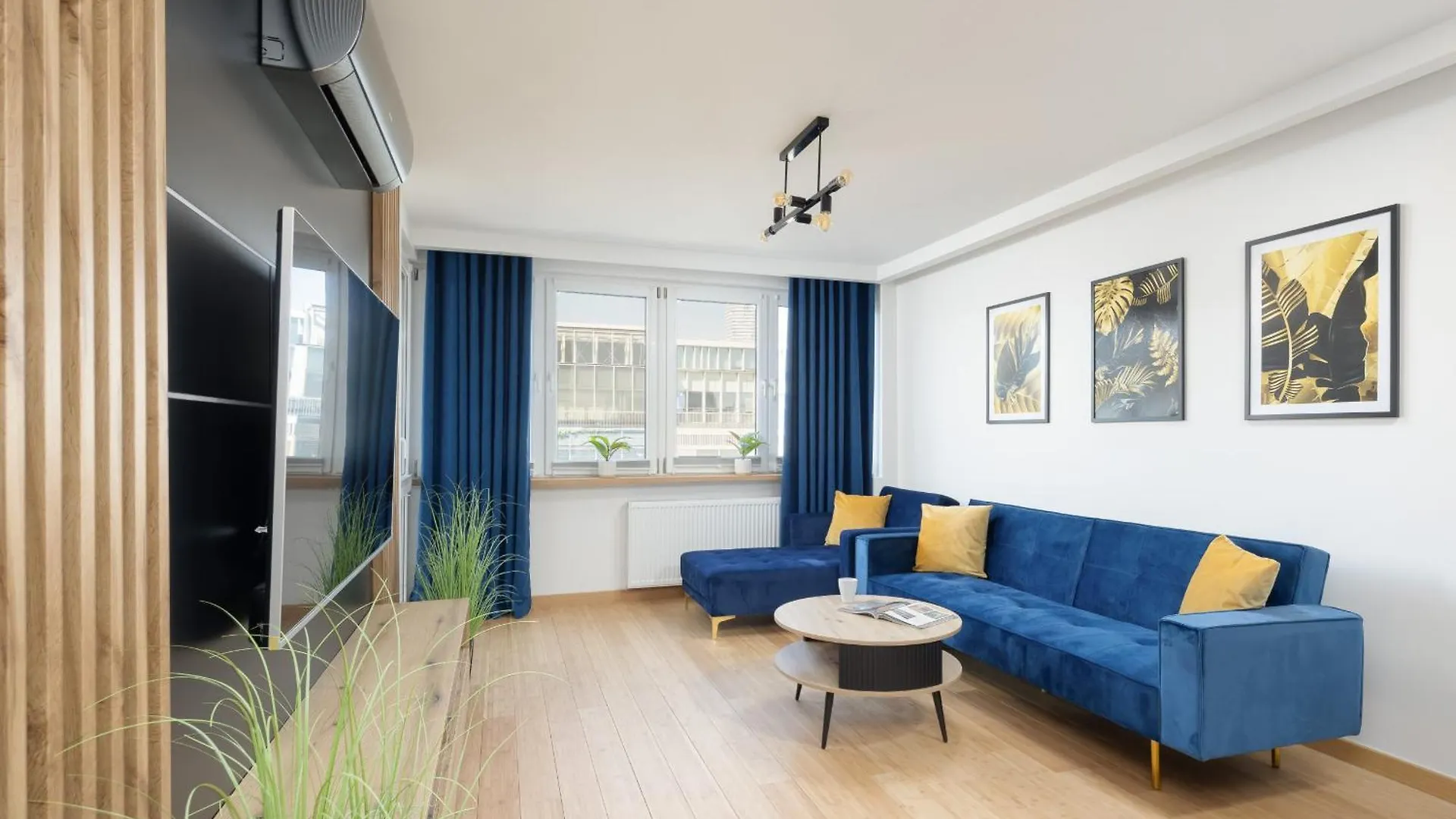 Beautiful Apartment With Balcony In Heart Of Warsaw By Noclegi Renters