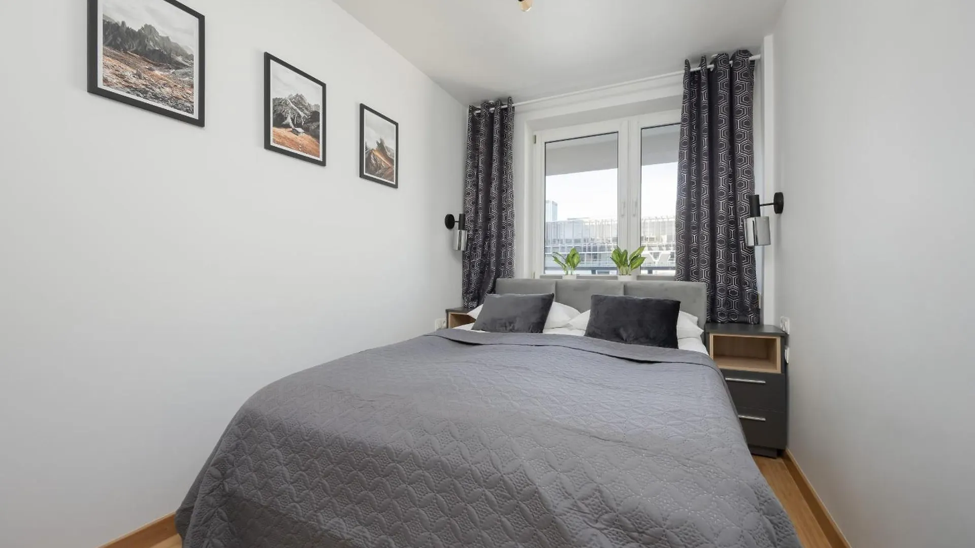 Beautiful Apartment With Balcony In Heart Of Warsaw By Noclegi Renters