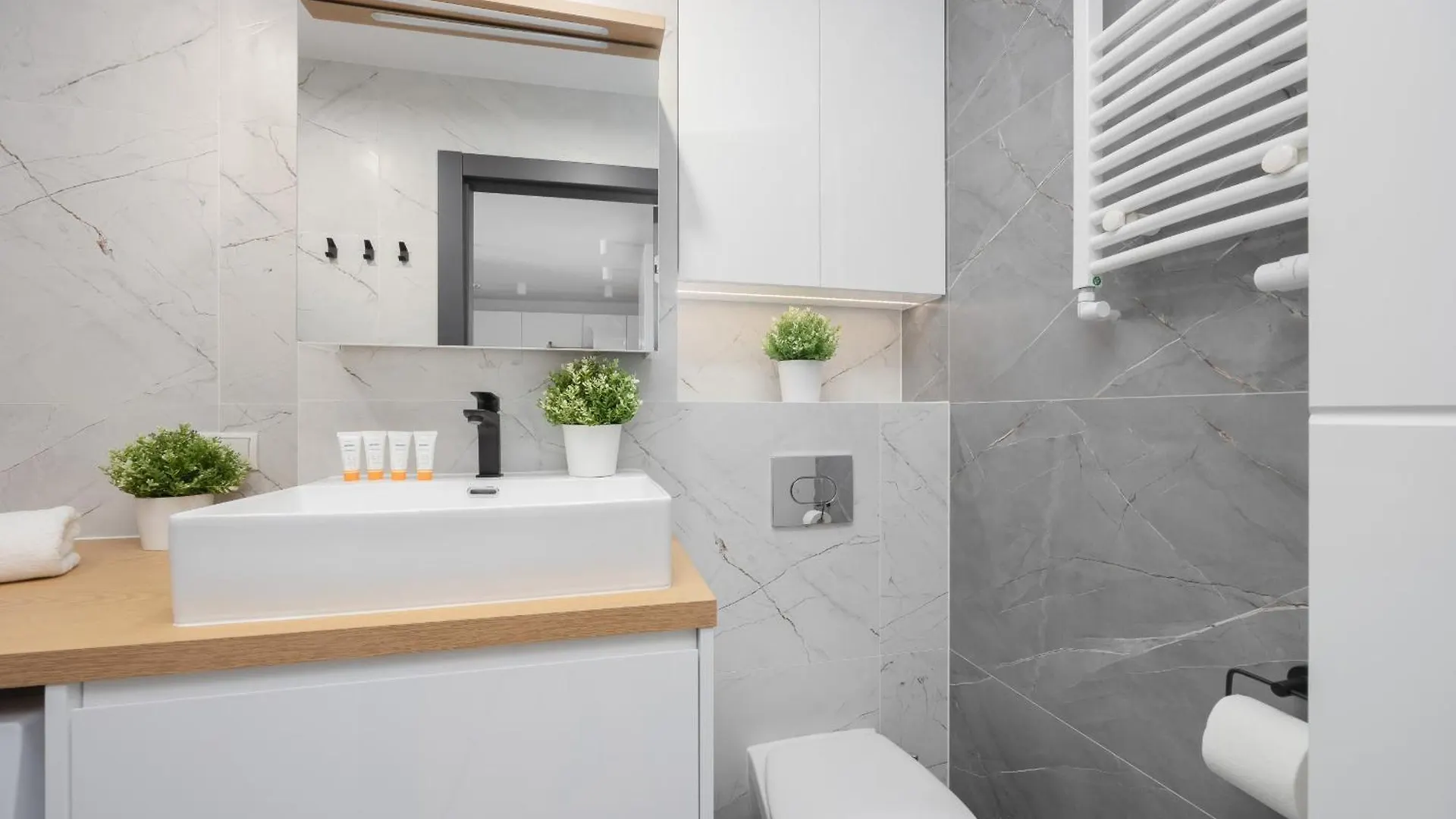 Beautiful Apartment With Balcony In Heart Of Warsaw By Noclegi Renters ポーランド
